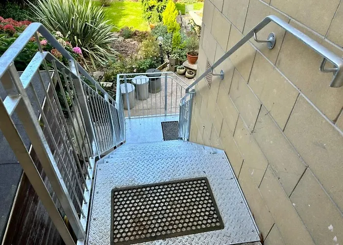 The Retreat, Luxury Studio Apartment In Bath With Parking