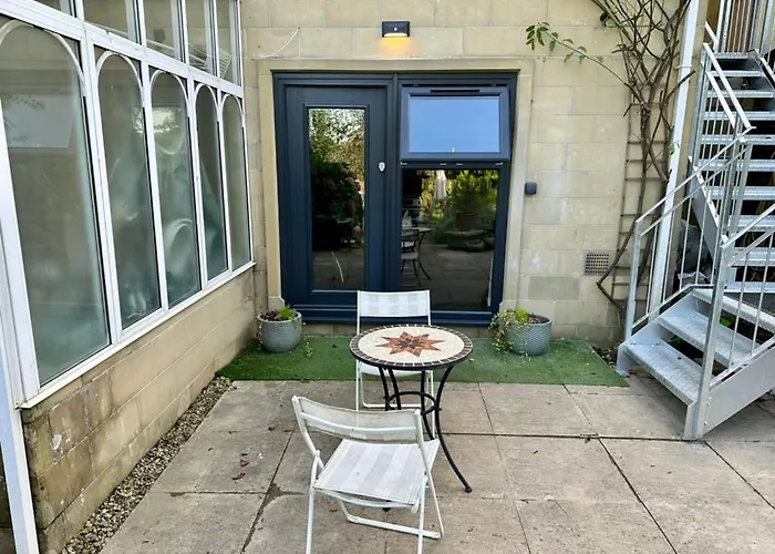 The Retreat, Luxury Studio Apartment In Bath With Parking