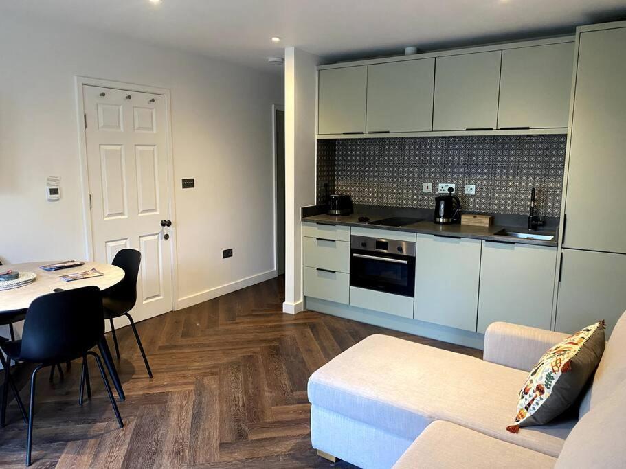 Homestay The Retreat, Luxury In With Parking